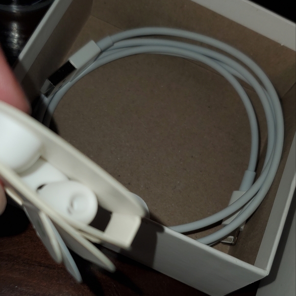 Bluetooth airpods - Picture 2 of 3